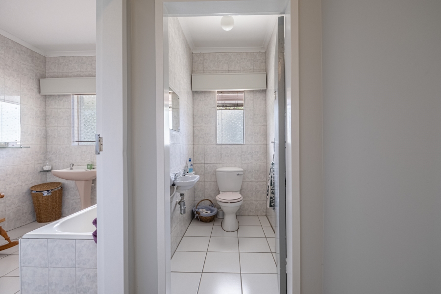 4 Bedroom Property for Sale in Sunridge Park Eastern Cape